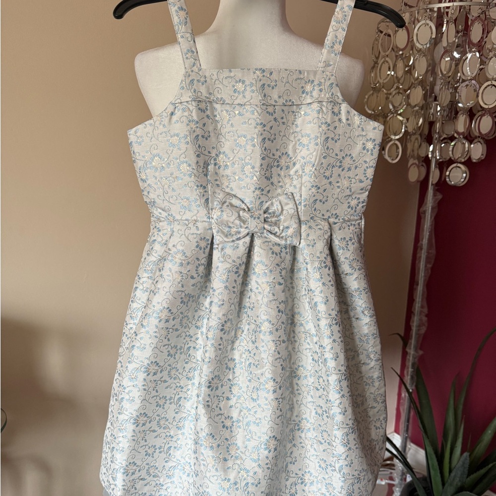 NWT yumi party girl, size 9/10, beautiful ivory, light blue, Gold shimmer dress